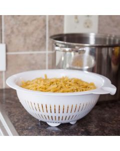 Colander: 3 qt. Plastic White